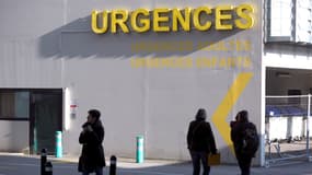 Une photo prise le 27 novembre 2013 à Nantes, dans l'ouest de la France, montre l'entrée des services d'urgence de l'hôpital de Nantes.