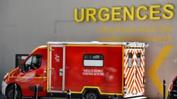 Un camion de pompiers devant le service d'urgences du CHU de Nantes, en Loire-Atlantique, le 15 mars 2017 (illustration)