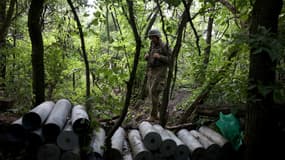 Un artilleur ukrainien  sur la ligne de front près de la ville de Bakhmout, dans la région de Donetsk, en Ukraine, le 15 juillet 2023.