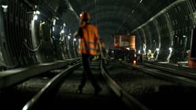 La rénovation du RER A mobilise 400 personnes chaque jour pendant un mois.