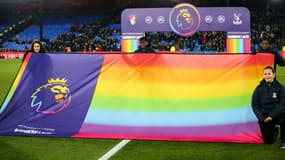 Un joueur de Premier League évoque son homosexualité mais garde son identité secrète