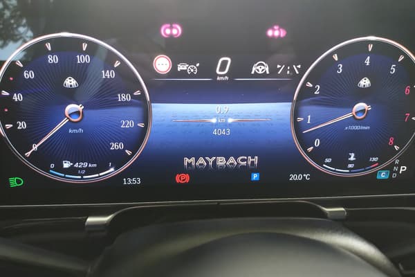 Cette S680 offre des accélérations du 0 à 100km/h en 4,5 secondes, au niveau de nombreuses sportives, malgré ses 2,3 tonnes.