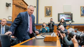 John J. Ray III, nouveau patron de FTX, arrive avant son témoignage lors de l'audition de la Commission des services financiers de la Chambre des représentants au Congrès américain, le 13 décembre 2022 à Washington.