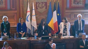 Le Conseil de Paris observe une minute de silence en hommage à Jean Tiberi, ce mardi 3 juin.

