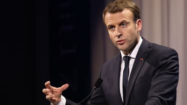 Le Président français Emmanuel Macron, le 17 novembre 2017 à une conférence de presse lors du sommet social européen à Göteborg, en Suède.