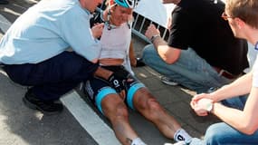 A 25 km de l'arrivée, le Belge Wouter Weylandt  chute lourdement, avant de succomber à ses blessures