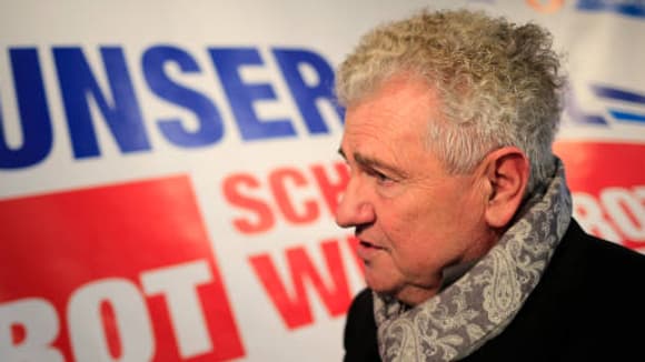 Andreas Mölzer, chef de file du FPÖ aux européennes, a dû se retirer de la liste de son parti début avril après avoir tenu des propos racistes. Andreas Mölzer, chef de file du FPÖ aux européennes, a dû se retirer de la liste de son parti début avril après avoir tenu des propos racistes.
