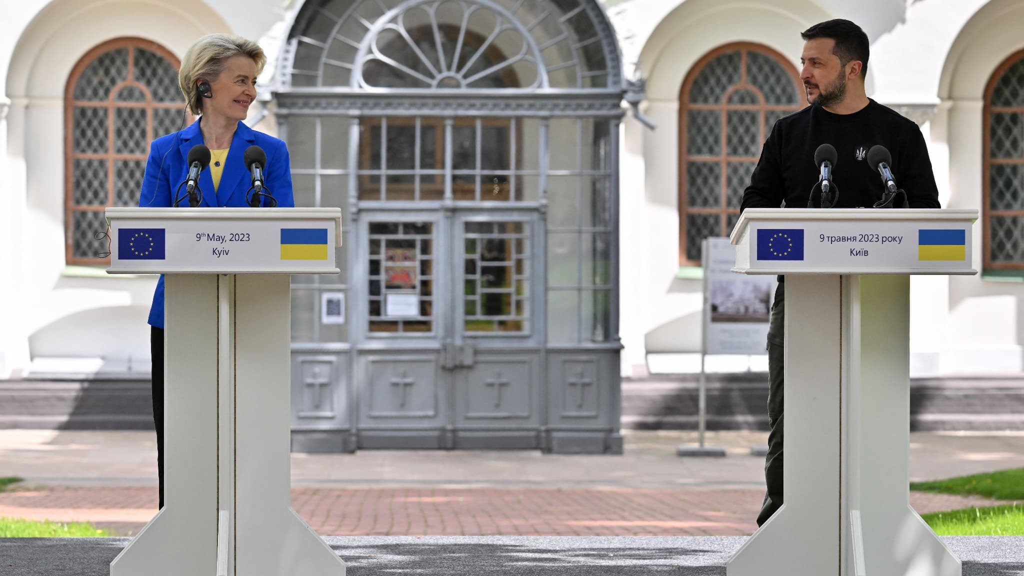 La présidente de la Commission européenne Ursula von der Leyen et le président ukrainien Volodymyr Zelensky à Kiev, le 9 mai 2023. La présidente de la Commission européenne Ursula von der Leyen et le président ukrainien Volodymyr Zelensky à Kiev, le 9 mai 2023.