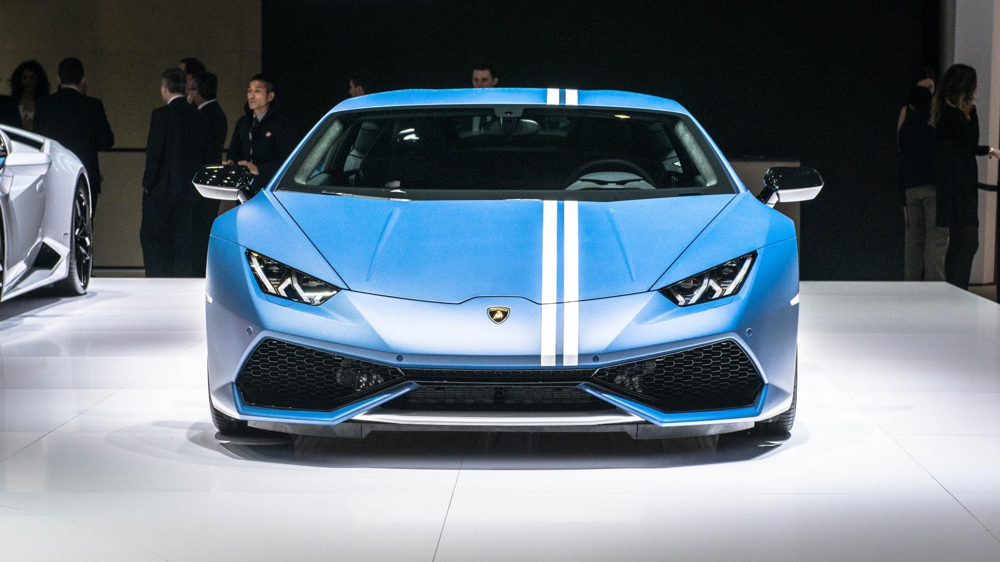 Elle ne vole pas, mais avec son V10 610 ch, cette Huracan LP610-4 Avio vous offrira tout de même de belles sensations. Elle ne vole pas, mais avec son V10 610 ch, cette Huracan LP610-4 Avio vous offrira tout de même de belles sensations.