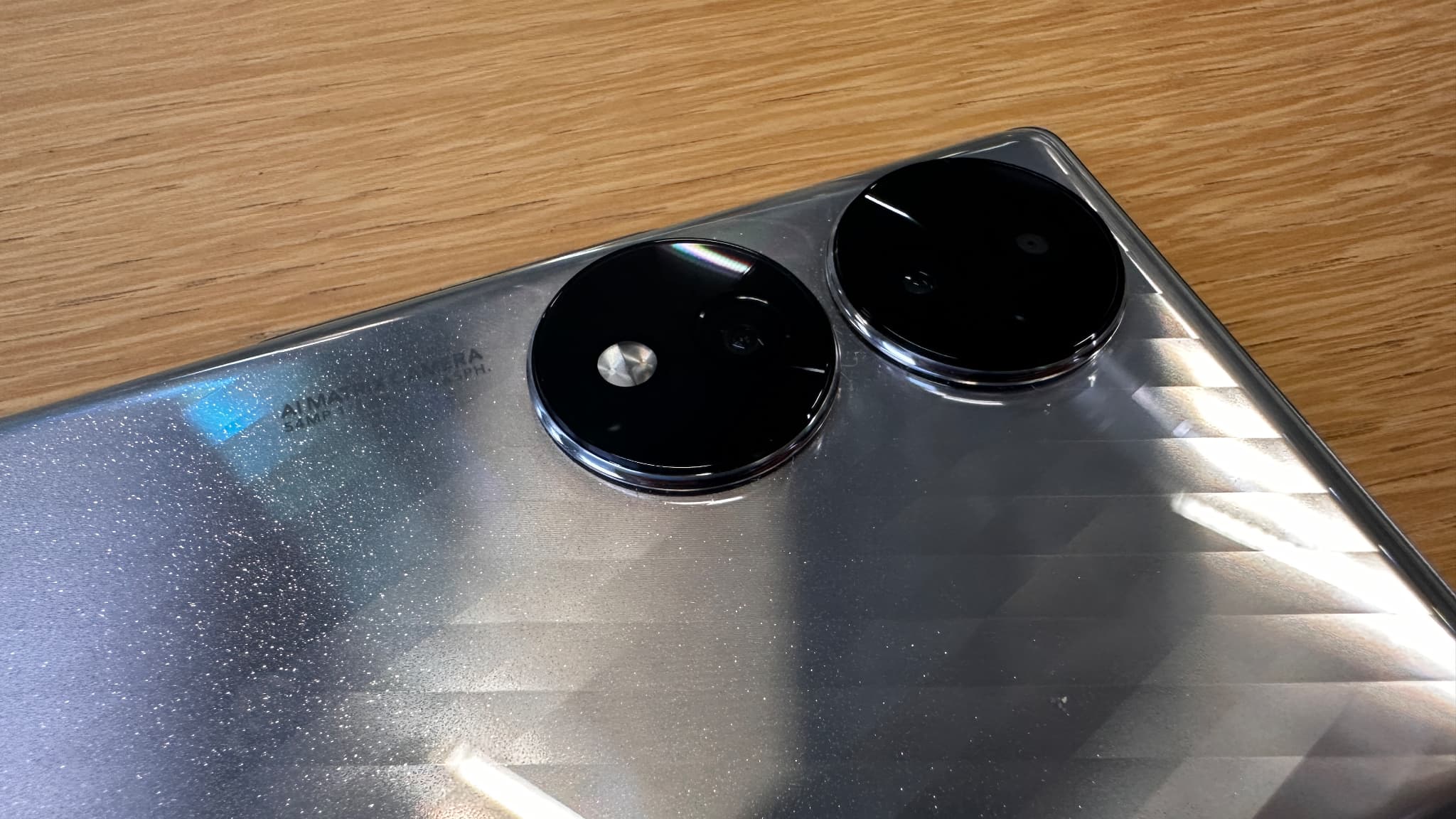 Les capteurs photo du Honor 70 sont cachés dans deux ronds assez proéminents