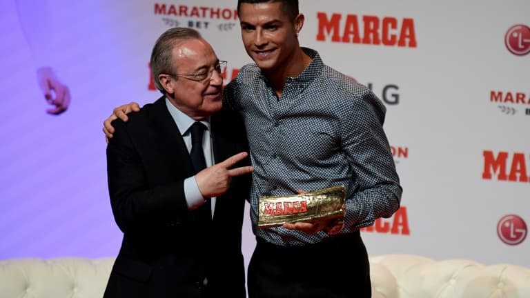 Le président du Real Madrid Florentino Perez et l'attaquant Cristiano Ronaldo, lors d'une remise de prix (Marca Legend Award), le 29 juillet 2019 à Madrid Le président du Real Madrid Florentino Perez et l'attaquant Cristiano Ronaldo, lors d'une remise de prix (Marca Legend Award), le 29 juillet 2019 à Madrid