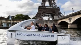 En juin dernier, Anne Hidalgo, maire de Paris, a testé Sea Bubble, l'hydroptère inventé par Alain Thébault, mais les autorités fluviales tiquait sur la vitesse excessive de la navette. 