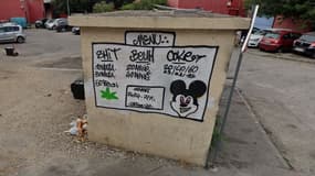 Le "menu" devant un point de deal de Marseille en octobre 2020 - Google Street View