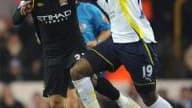 Hier à Metz, aujourd'hui à Tottenham, Sébastien Bassong affronte les meilleurs joueurs du monde avec ici le joueur de Manchester City, Carlos Tevez.