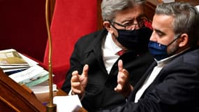 Le chef de file de la France Insoumise (LFI) Jean-Luc Mélenchon (g) et le député LFI Alexis Corbière lors des questions au gouvernement à l'Assemblée nationale, le 27 octobre 2020 à Paris (Photo d'illustration)