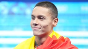 Le nageur roumain David Popovici avec sa médaille de bronze sur 100m nage libre aux JO de Paris, 31 juillet 2024
