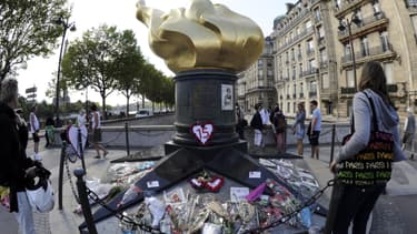La Flamme de la Liberté est devenu le lieu de recueillement des admirateurs de Diana après sa mort.