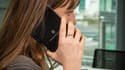 Quand le smartphone n'utilise qu'un écran, celui au dos est normalement désactivé. 