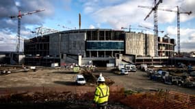 Le Stade des Lumières sera achevé fin décembre, afin d'être opérationnel pour les finales européennes de rugby puis l'Euro 2016 de foot.