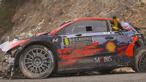 La voiture d'Ott Tanak après son crash