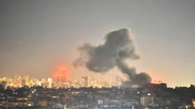 De la fumée s'élève au-dessus de Beyrouth (Liban), après une frappe israélienne, ce lundi 21 octobre.