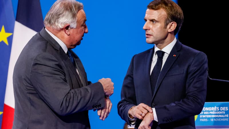 Gérard Larcher et Emmanuel Macron au Congrès des maires à Paris le 18 novembre 2021