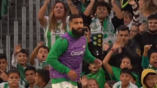 La Magnifique Ovation Des Supporteurs Du Betis Pour Le Retour De Fekir ...