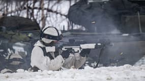 Un soldat suédois lors d'une démonstration de passage de frontière par des troupes suédoises et finlandaises dans le cadre de l'exercice militaire NATO Nordic Response 24, le 9 mars 2024. Photo d'illustration