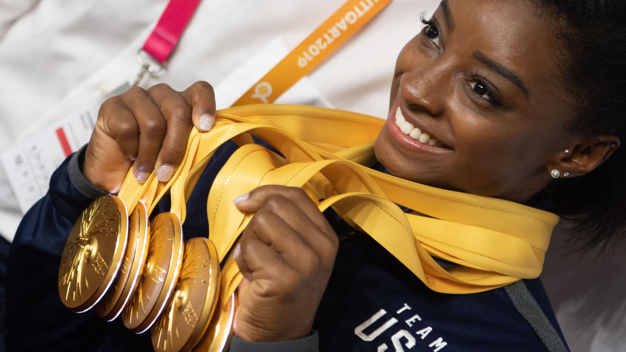Simones Biles présente sa moisson d'or lors des Mondiaux 2019 Simones Biles présente sa moisson d'or lors des Mondiaux 2019