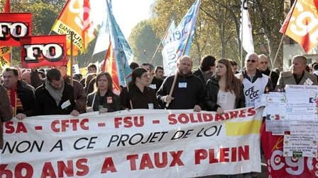 Manifestation contre la réforme des retraites à Toulouse, vendredi. Le conflit sur la réforme des retraites débouche sur une situation "perdant-perdant" en France, déplore le président du MoDem, François Bayrou, qui estime que Nicolas Sarkozy a "ruiné la