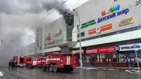 Un centre commercial a pris feu à Kemerovo, une ville industrielle de Sibérie 