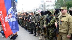Des miliciens pro-russes à Donestk à l'Est de l'Ukraine