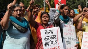 Des femmes indiennes manifestent contre les violences sexuelles, à New Delhi, le 13 octobre 2015.