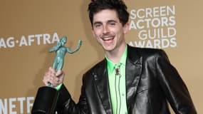 Timothée Chalamet le 23 févier aux SAG Awards avec son prix du meilleur acteur