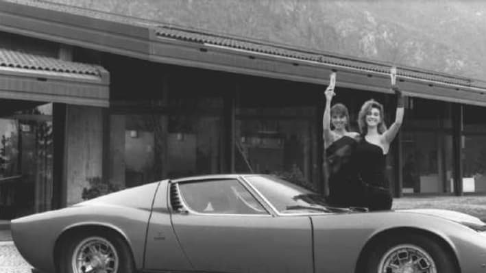 Elle doit son look révolutionnaire au carrossier Bertone et à son jeune designer, Marcello Gandini. 