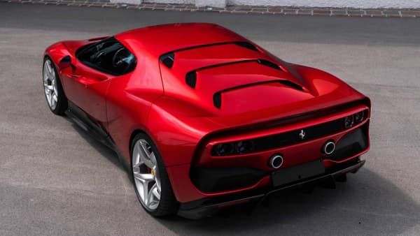 Ferrari explique aussi s'être inspiré de la F40 pour ce modèle.