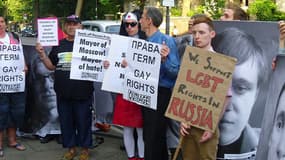 Manifestation contre l'interdiction de la gay pride de Moscou devant l'ambassade russe de Londres le 1 juin 2011.