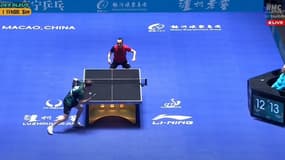 Simon Gauzy au service, lors de son entrée en lice à Macao, le 16 avril 2024