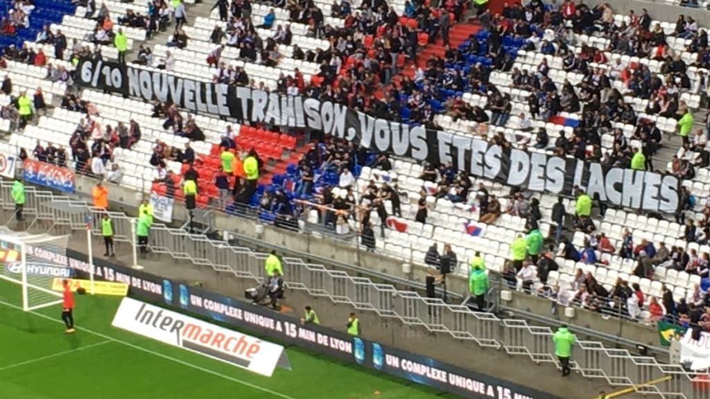 Une banderole des supporters lyonnais Une banderole des supporters lyonnais
