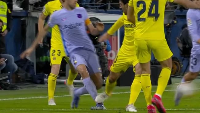 La semelle de Parejo sur Busquets La semelle de Parejo sur Busquets