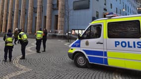 Des agents de police suédoise, à Stockholm, le 10 décembre 2015. 