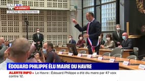 Élu maire du Havre, Édouard Philippe revêt l'écharpe tricolore