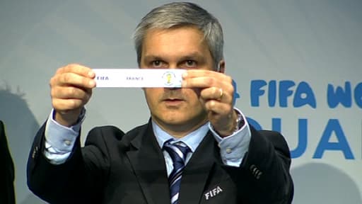 Tirage au sort au siège de la Fifa pour les barrages de la zone Europe pour le Mondial 2014 au Brésil à Zurich le 21 octobre 2013.