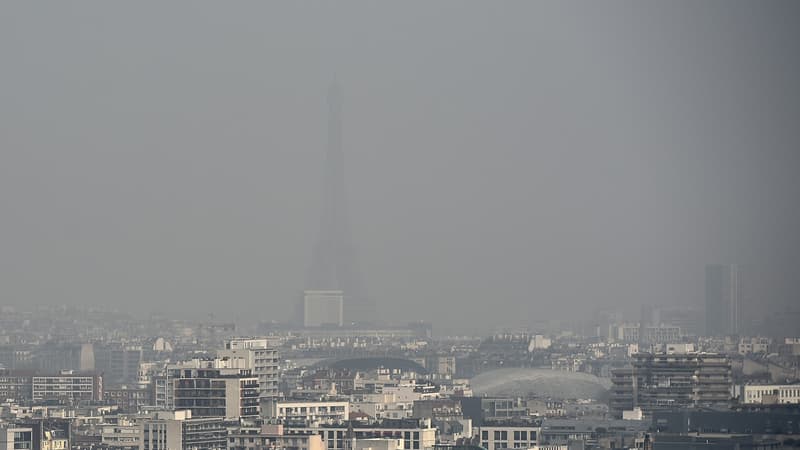 Malgré le pic pollution à Paris, décision a été prise de ne pas invoquer la circulation alternée ce vendredi. Toutefois une baisse généralisée de la vitesse va être mise en place.