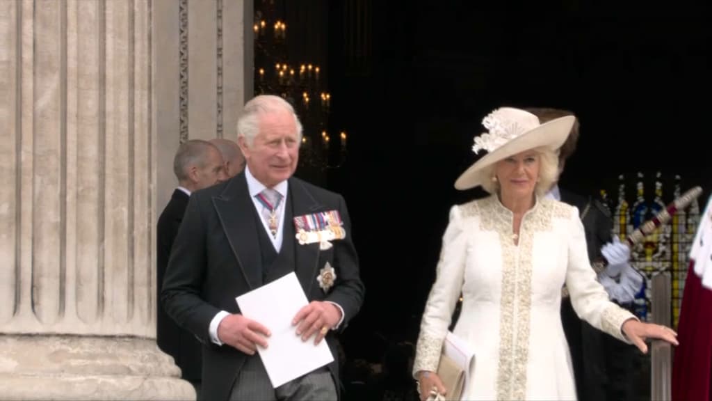 Charles et Camilla au sortir de la cathédrale Saint-Paul