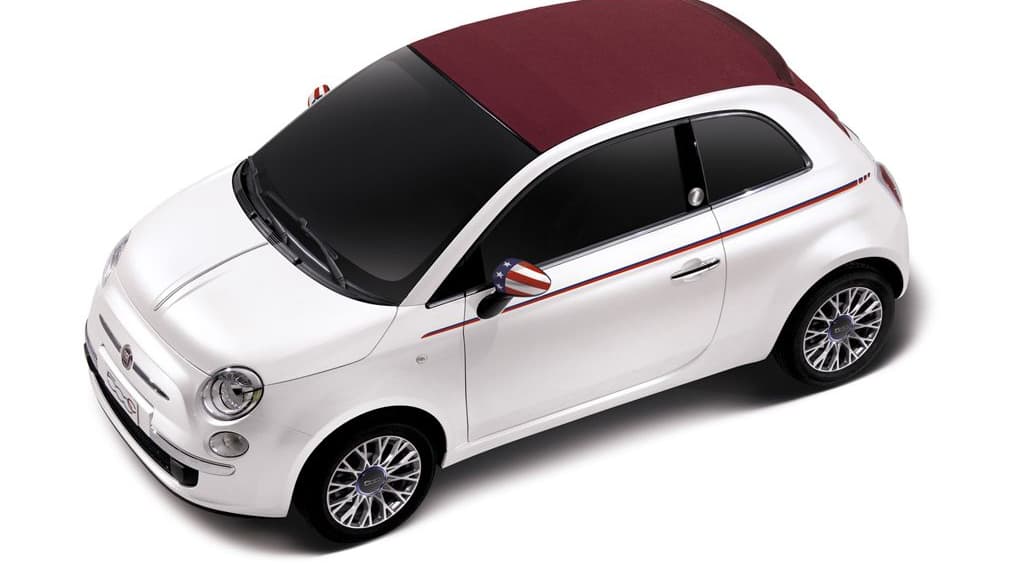 Le blanc nacré de la Fiat 500, proposé de série a marqué un tournant. Plus seulement réservé aux utilitaires, le blanc peut être décliné de mille façons et être "tendance".