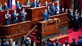 Emmanuel Macron applaudi à l'issue de son discours face au Congrès, à Versailles, le 3 juillet 2017. - Martin Bureau - AFP 