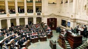 A la Chambre des représentants belges, jeudi. Le parlement de Belgique a prononcé sa dissolution, ouvrant la voie à des élections législatives le 13 juin, à deux semaines et demie du début de la présidence belge de l'Union européenne. /Photo prise le 6 ma