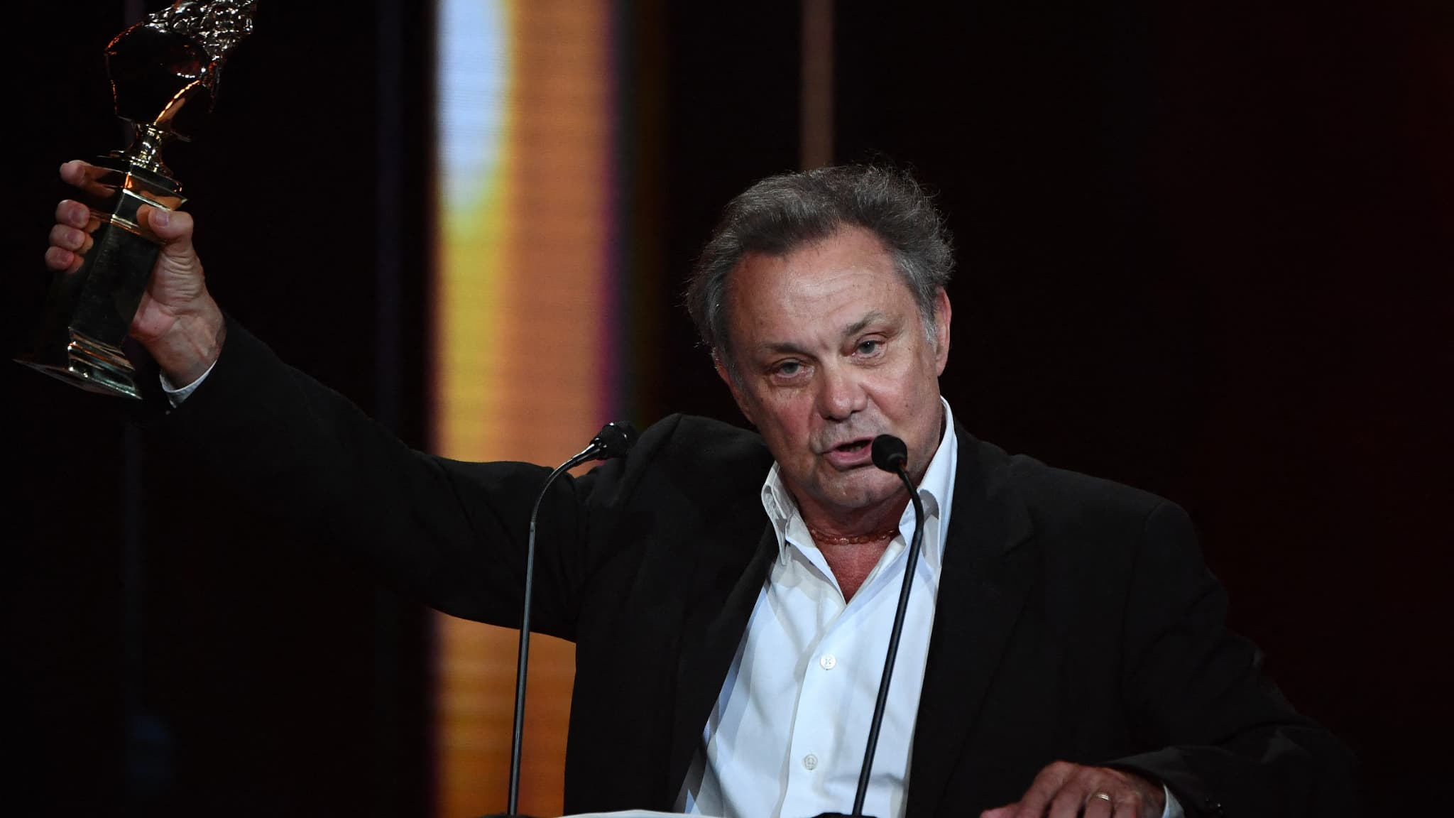 AFFAIRE PHILIPPE CAUBÈRE: SON EX-AVOCATE MARIE DOSÉ ET DEUX PROCHES DU COMÉDIEN EN GARDE À VUE POUR ALTÉRATION DE DOCUMENT
