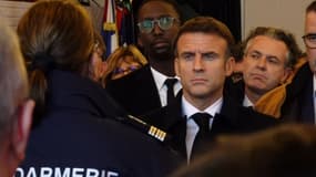 Le président de la République Emmanuel Macron lors de son déplacement en Bretagne après le passage de la tempête Ciaran